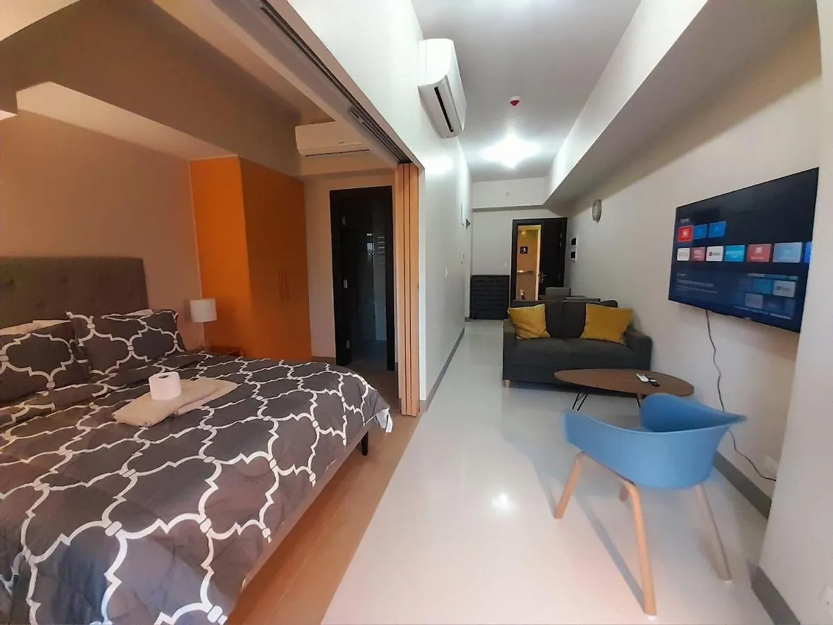 1 Bedroom Uptown Bgc Condo With Balcony Manila 0*,